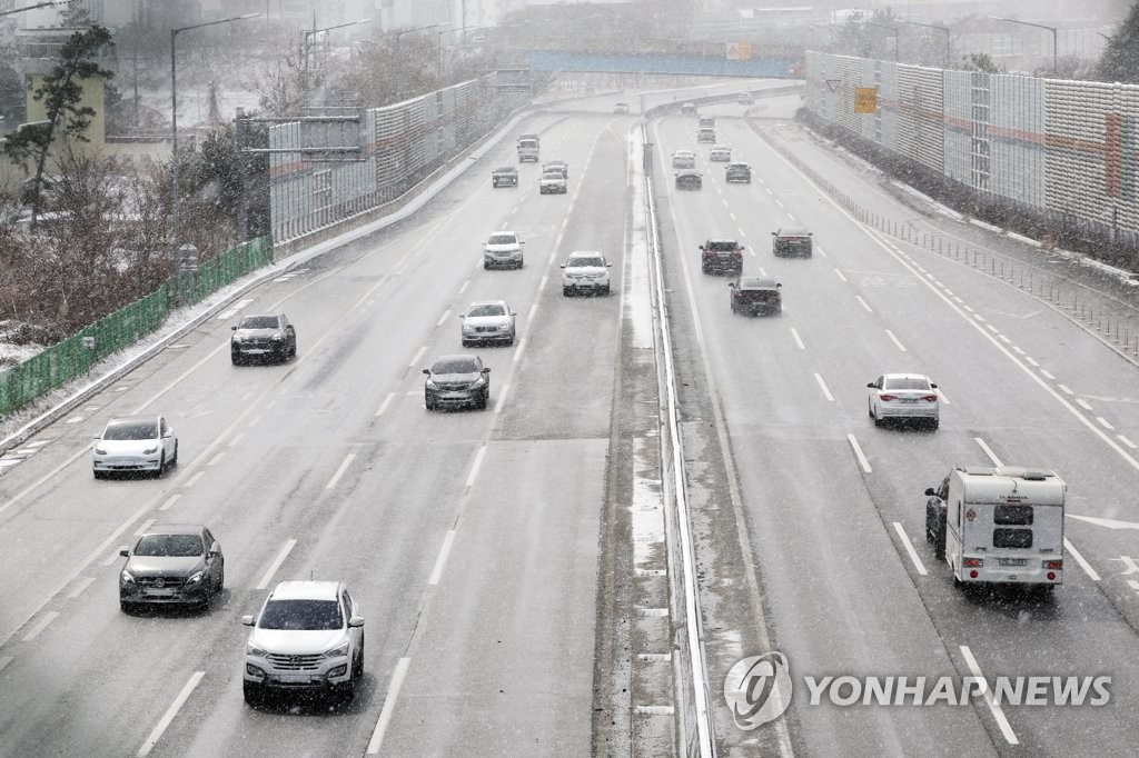 귀경길 폭설·강풍…광주전남 막히고 미끄러지고 넘어지고