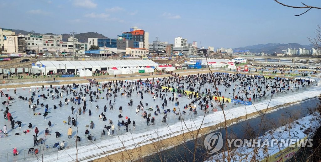 3년 만에 개최한 홍천강꽁꽁축제 기상악화 속 성황…15만명 방문