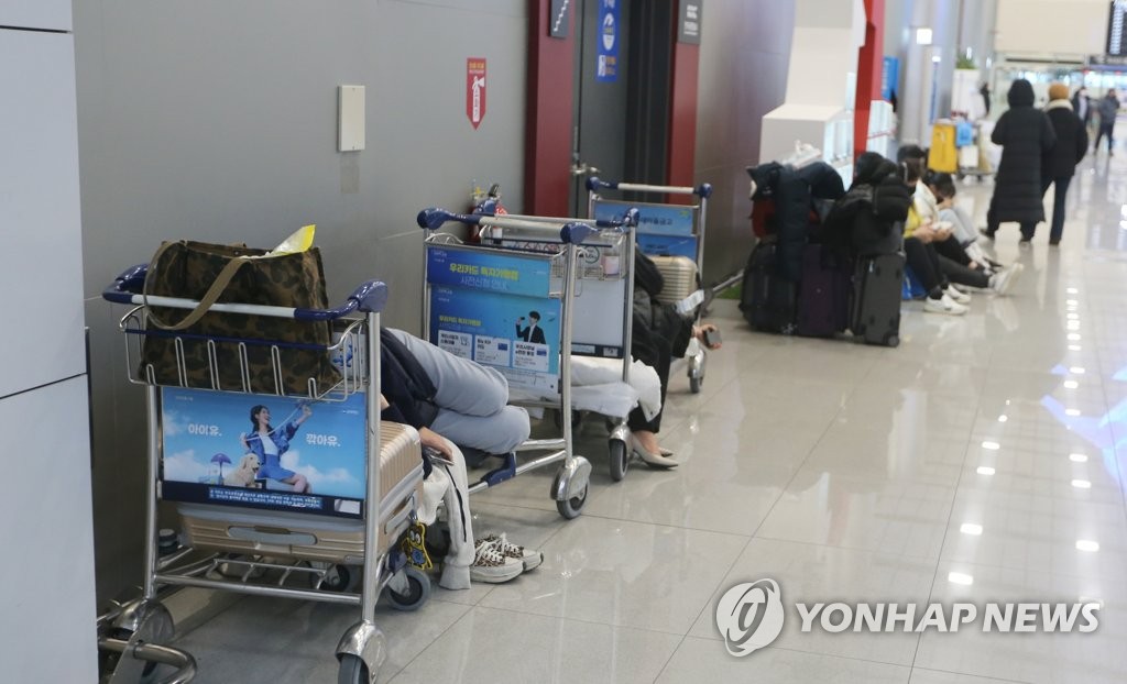 한라산 32.7㎝ 눈…제주 오가는 항공기·여객선 운항 재개