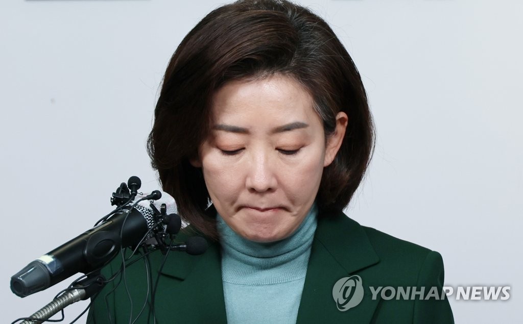 尹心 못얻고 주저앉은 나경원…'전투복' 입고 "끝은 아니다"(종합)