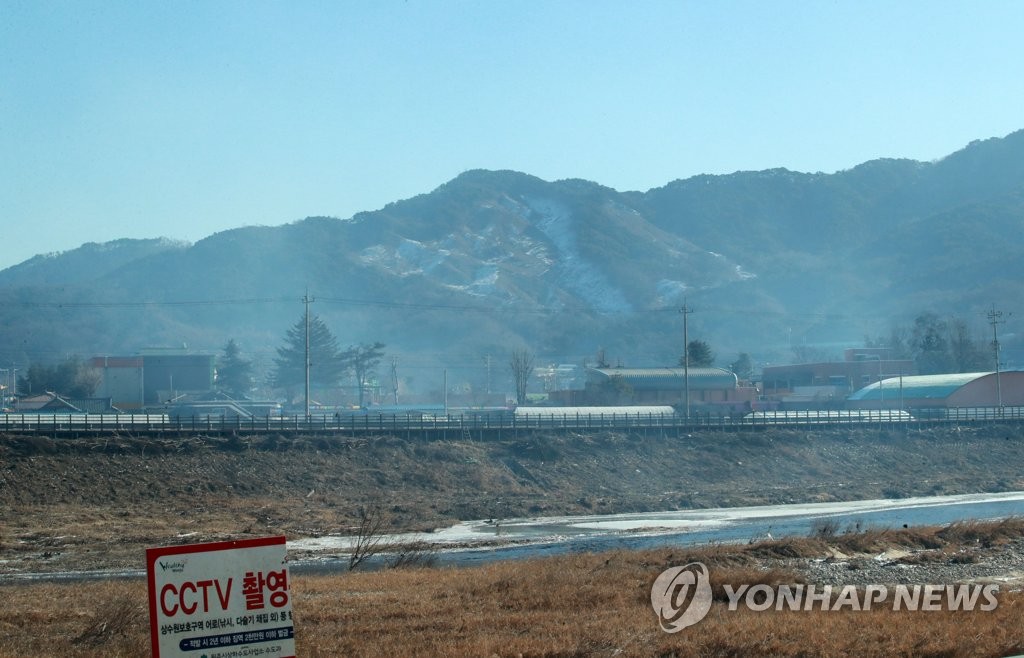 [르포] "곡예비행 굉음·스모크에 전투기 추락…불안해서 못 살아"