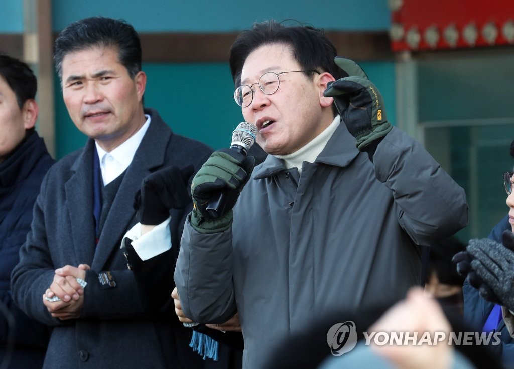 [2보] 이재명 서울중앙지검 출석…대장동 수사 1년4개월만