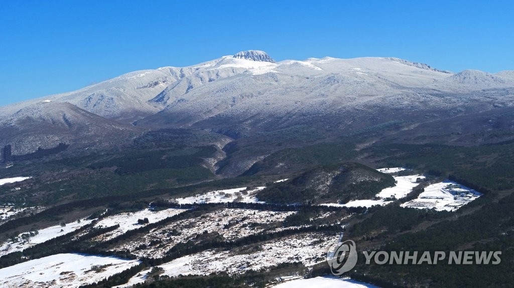 "한라산 눈 구경 차량 몰려 사고 우려" 1100도로 통제