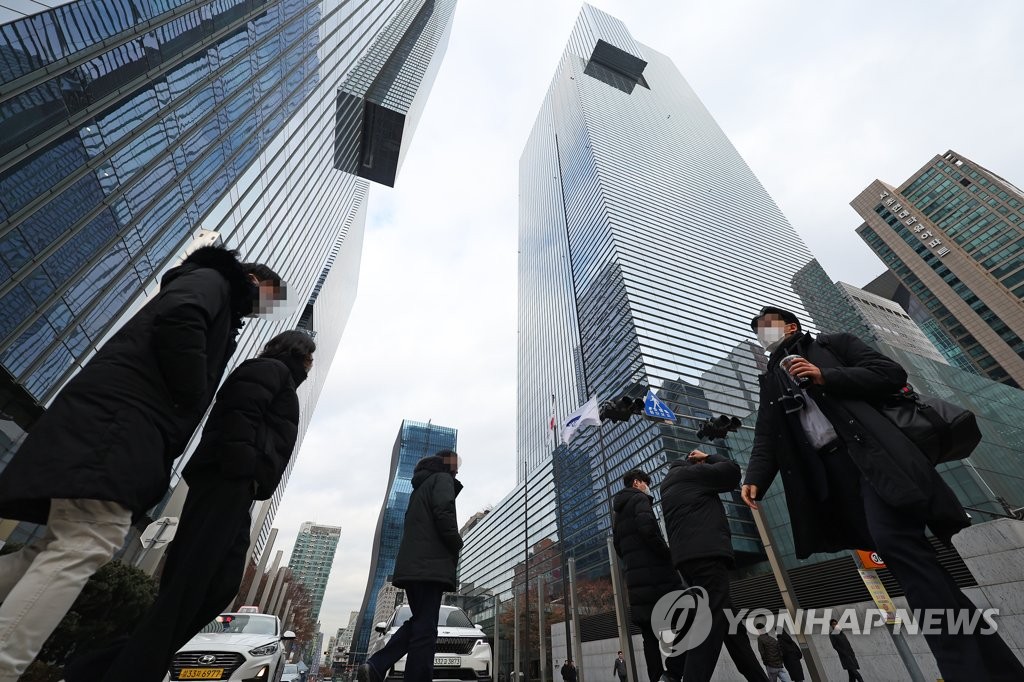 삼성전자 4분기 반도체 영업익 97% 급감…가전은 7년만에 적자(종합3보)