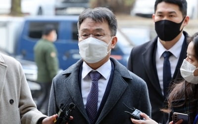 퇴원한 김만배, 다시 법정으로…대장동 재판 13일 재개
