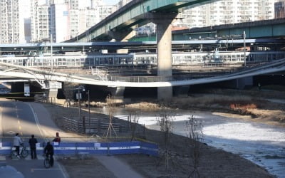 안전 'A등급' 받은 신도림역 육교…갑자기 내려앉아 '전면 통제' [종합]