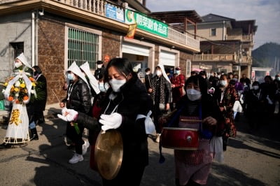 코로나 사망자 폭증한 中…"화장장 24시간 풀가동해도 모자라"