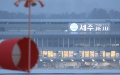 강풍에 제주공항 또 '올스톱'…사흘만에 50편 결항