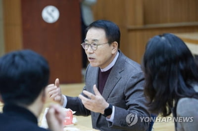 [신년사] 신한금융 회장 "수익보다 동반 성장"