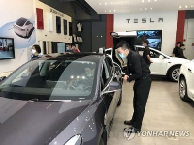 중국 테슬라, 정부 보조금 중단에 차량가격 최대 13.5% 또 할인