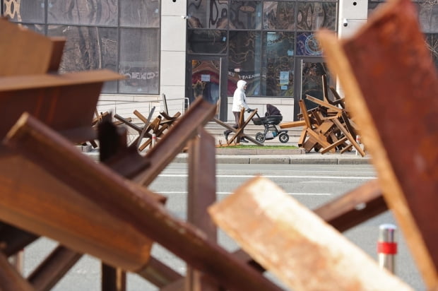 [해넘긴우크라전 가다] 전시상황 생생한 키이우 시내…행정부도 빛샐틈 없는 요새화