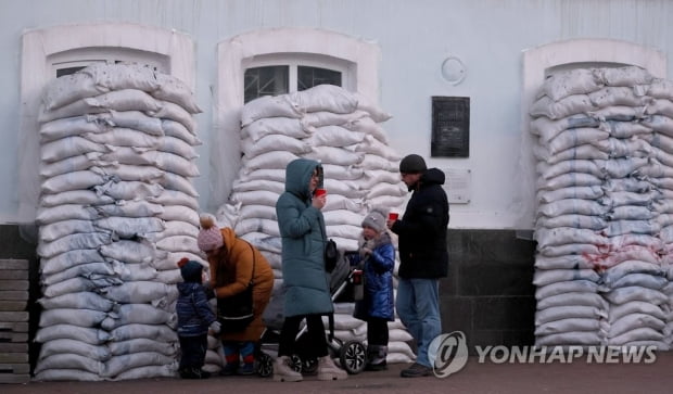 [해넘긴우크라전 가다] 전시상황 생생한 키이우 시내…행정부도 빛샐틈 없는 요새화