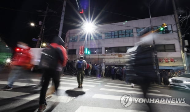 고용보험 가입자 증가폭 10개월만에 커져…청년은 감소세 계속