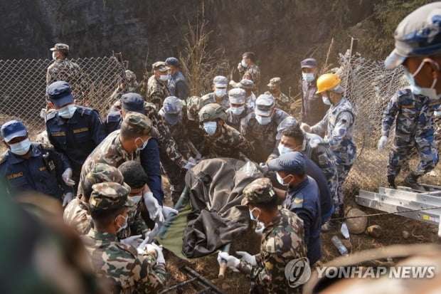 "재밌다" 외친지 몇초만에 '쾅'…네팔 여객기 사고 직전 추정 영상