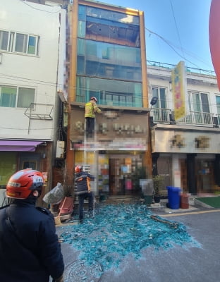 부산에도 한파·강풍주의보…창문 파손·항공기 결항 등 피해