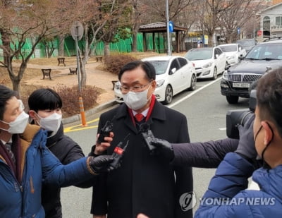 홍남표 창원시장 첫 공판서 "후보 매수 없었다" 혐의 부인