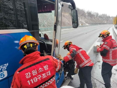 영동고속도로서 관광버스·1t 트럭 추돌…2명 경상·28명 구조