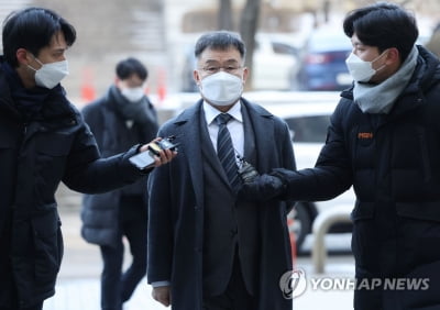 '대장동 수익 은닉' 김만배 측근들 재판서 혐의 부인
