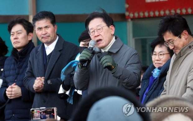 [속보] 이재명 "윤석열 검사독재정권, 법치주의·헌정질서 파괴"