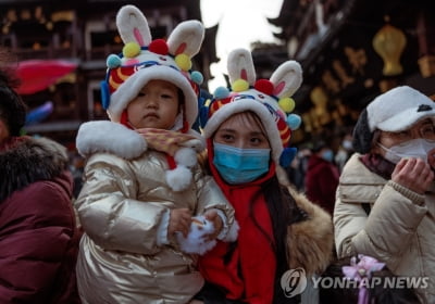 '인구 감소'에 中쓰촨성 미혼자도 자녀 허용하고 동등 혜택 부여