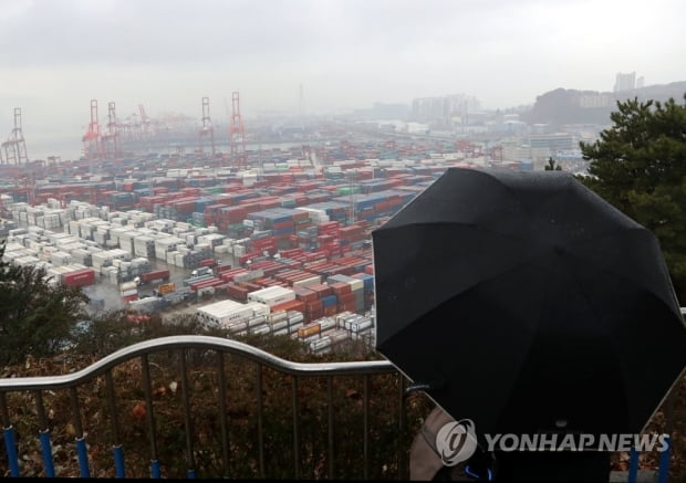 반도체 등 부진에 12월 수출물량·금액지수 3개월째 하락