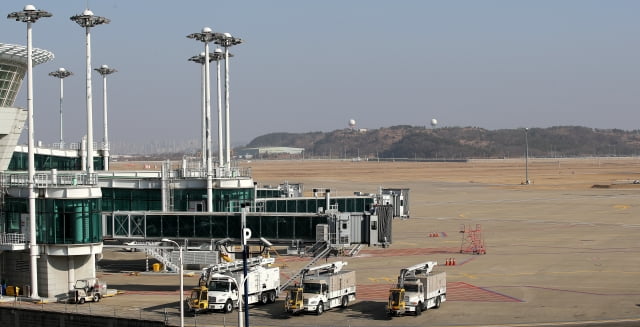  전국 공항에서 항공기 이륙이 일시 중단된 가운데 9일 인천국제공항 계류장이 조용한 모습을 보이고 있다. / 사진=뉴스1