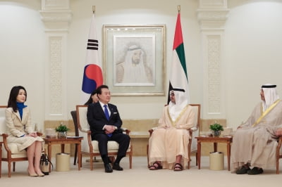 尹, '300억불 투자 약속' UAE 무함마드에 "신뢰 잊지 않겠다"