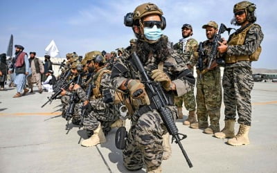 "튀르키예행 비행기 띄운다" 소문에…아프간서 벌어진 '탈출 러시'
