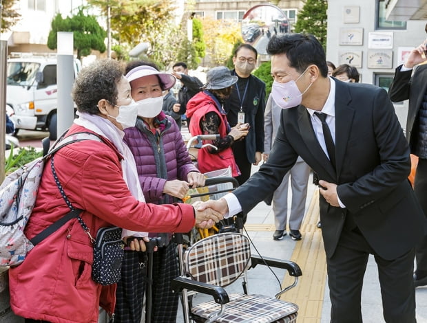 "연말 보도블록 공사 없다" …강서구, 아낀 68억원 사회적 약자에 투자 