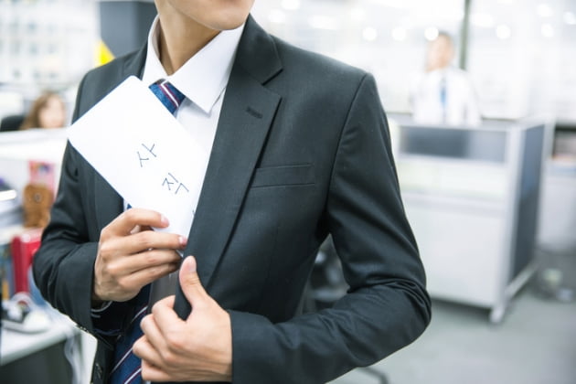 "나가라" 대표 한마디에…기다렸다는 듯 노동청 향한 직원 [곽용희의 인사노무노트]