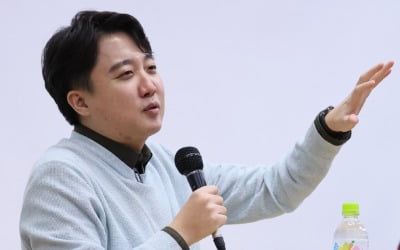 이준석 "尹대통령, 당대표 경선에 노골적 개입"