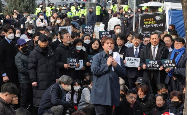 [포토] 이태원 참사 유가족협의회·시민대책회의, 서울시의 시청분향소 철거 예고 규탄 기자회견