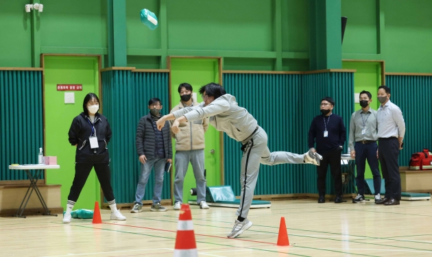 [포토] 환경미화원 체력검정, '젖 먹던 힘까지'