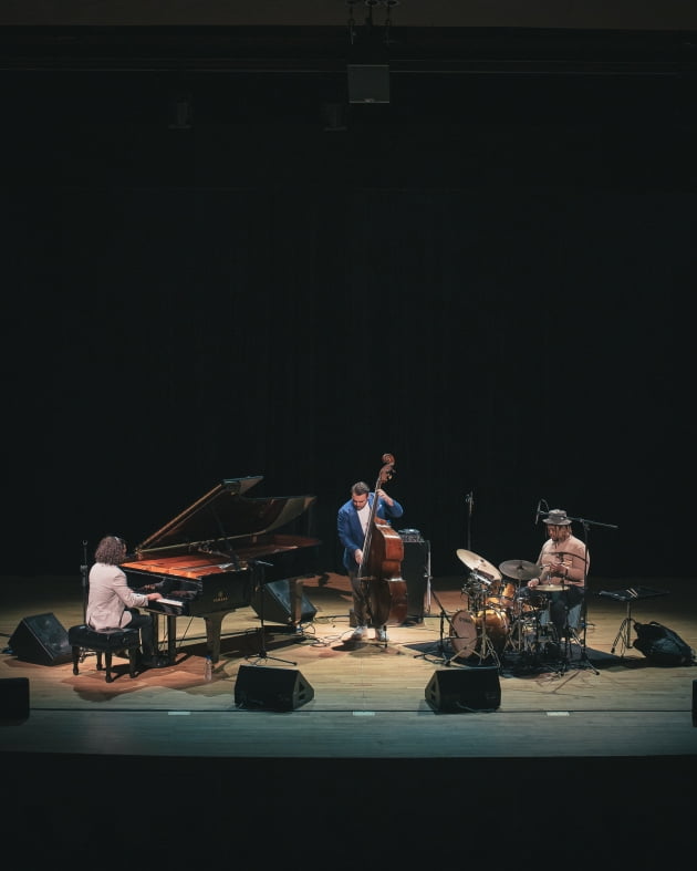 [공연 리뷰] 재즈의 새 물결을 들려준 에멧 코헨 트리오