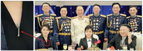 < 이설주의 ICBM 목걸이 > 김정은 북한 국무위원장(앞줄 오른쪽부터)이 딸 김주애, 부인 이설주와 함께 지난 7일 인민군 장성 숙소를 방문했다. 이설주는 신형 대륙간탄도미사일(ICBM)인 ‘화성-17형’을 형상화한 목걸이(왼쪽 사진)를 착용해 눈길을 끌었다.  /조선중앙통신 