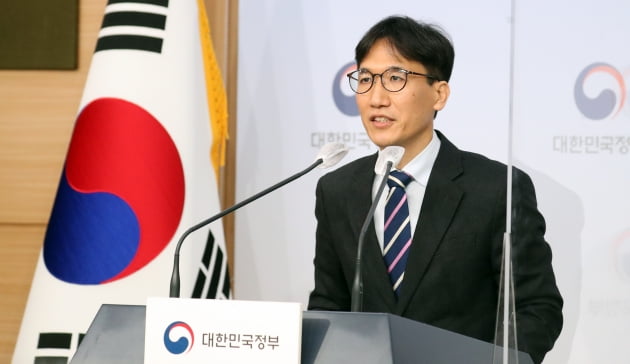 전병목 국민연금 바카라 카지노추계전문위원회 위원장이 지난달 27일 정부서울청사 별관에서 제5차 국민연금 바카라 카지노추계 시산결과를 발표하고 있다. 사진=뉴스1