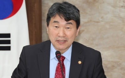 이주호 "내년까지 등록금 인상 불허…정시 40% 규제 유지"