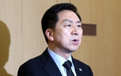 김기현 '尹 명예 당대표론'에 "직책 논란 불필요…당정은 부부 관계"