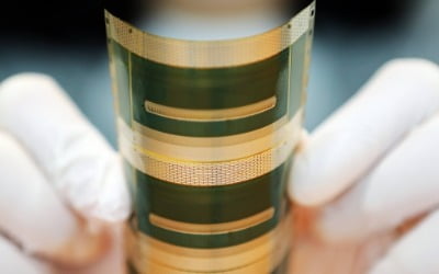 LG이노텍 '가장 얇은 반도체 기판'으로 XR 공략