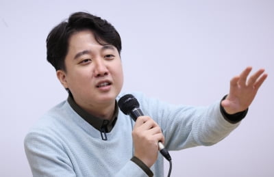 이준석 "노무현역 없듯 박정희역 안 돼" 윤상현 "둘 다 만들자"