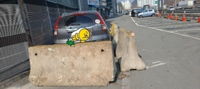 "대통령 와도 차 못 빼!"…건물주 '갑질'에 갇힌 손님 [아차車]