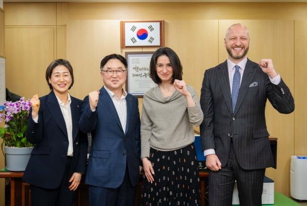 농협은행은 네덜란드 ING은행과 무역 금융 부문의 협력을 강화하기로 했다. 왼쪽부터 고은정 농협은행 외환사업부장, 이연호 농협은행 기업투자금융부문 부행장, 엘비라 크루거 ING은행 글로벌 무역금융 부문 대표, 프레데릭 라들렛 ING은행 아시아지역 금융기관 무역대표. 농협은행 제공