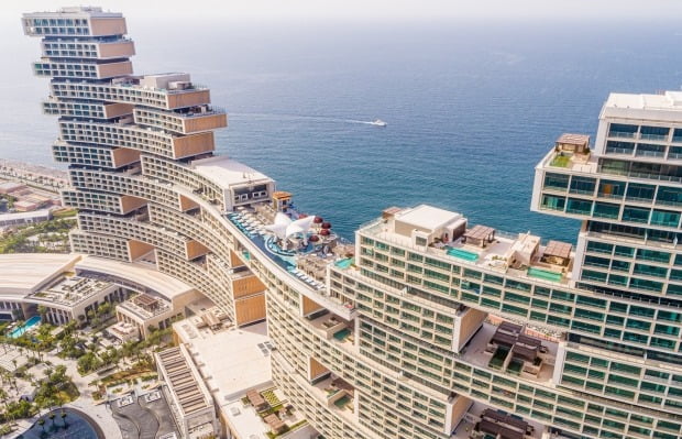 두바이 인공섬 '팜 주메이라'에 지어진 '아틀란티스 더 로얄' 호텔. 사진=쌍용건설