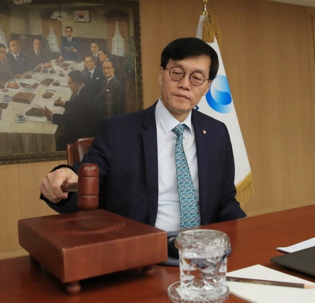 이창용 한국은행 총재가 23일 오전 서울 중구 한국은행에서 열린 금융통화위원회 본회의에서 회의를 주재하고 있다. / 사진=한국은행