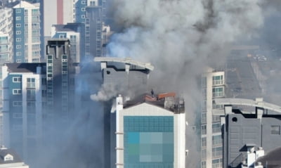 천안 15층 아파트서 화재 발생…14명 병원 이송