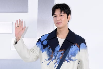 [포토] 이민호, '부드러운 손인사~'