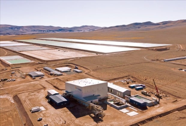 포스코가 투자한 아르헨티나 리튬 추출공장 및 염수저장시설 전경.  포스코 제공
 