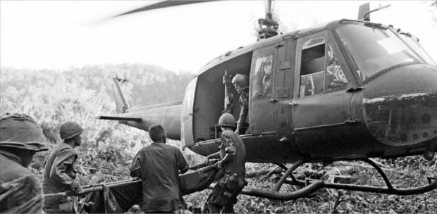 베트남 전쟁 당시의 모습을 찍은 사진. 한경DB 