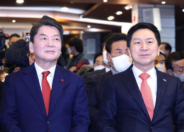 국민의힘 당권주자인 안철수 의원(왼쪽), 김기현 의원. / 사진=연합뉴스