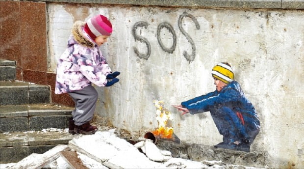 [사진으로 보는 세상] 따뜻함이 그리운 우크라이나 꼬마